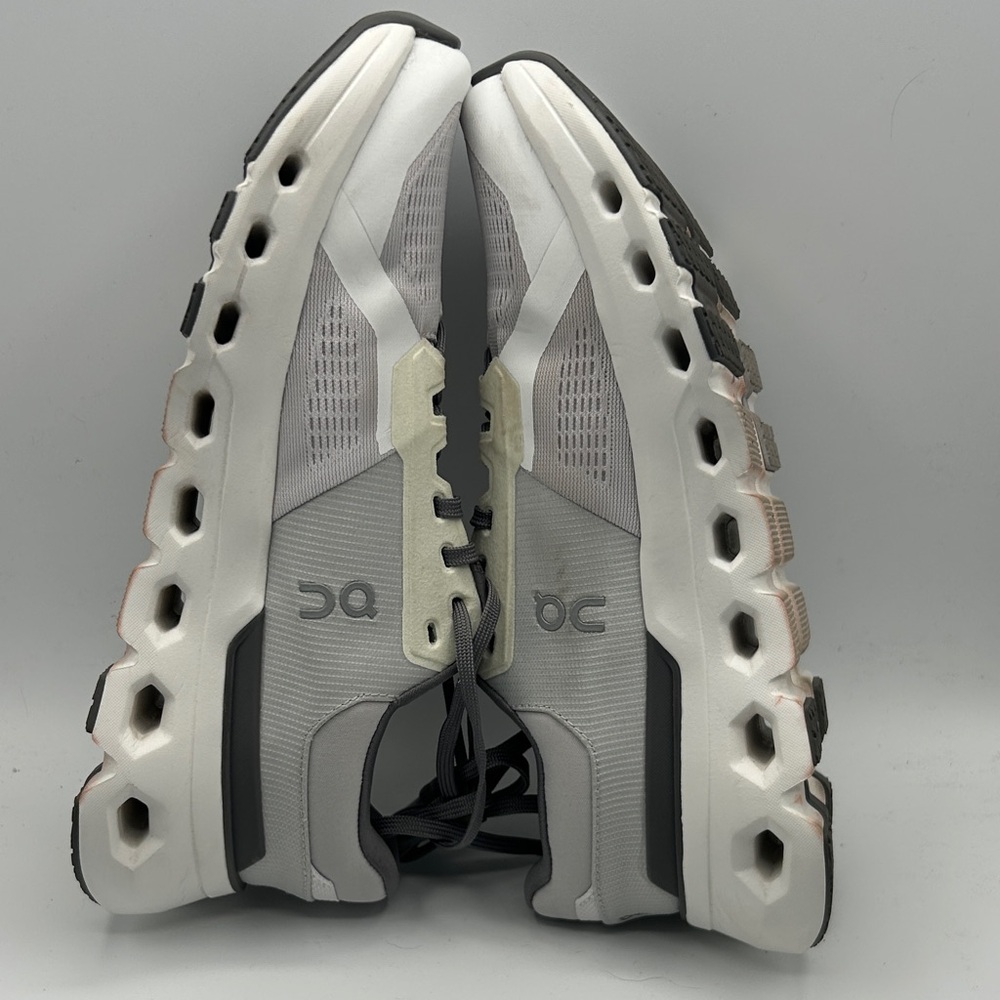 On Running Cloudstratus women’s 9 White and Gray Shoes S22 - Picture 6 of 8